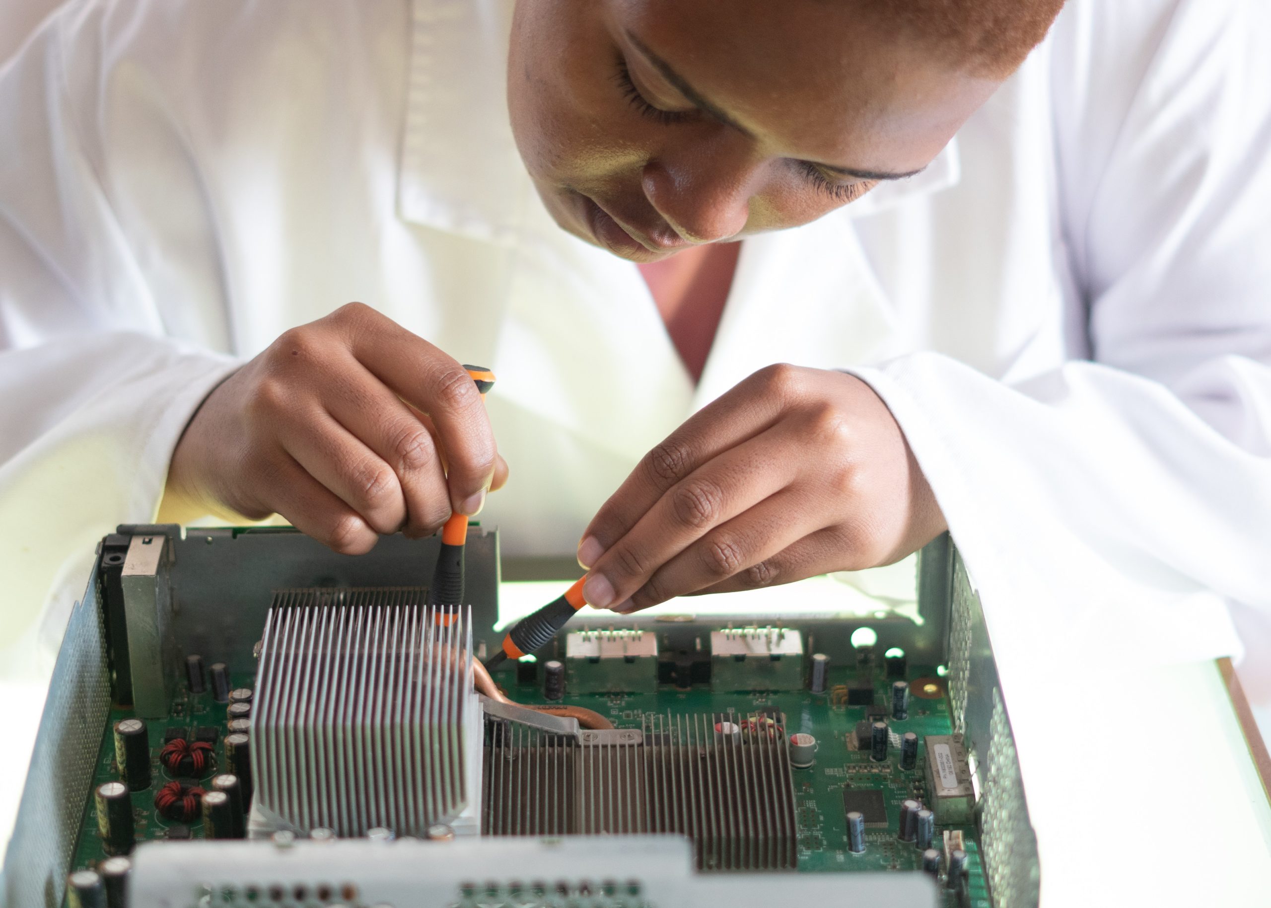 A female lab technician works on a piece of equipment.